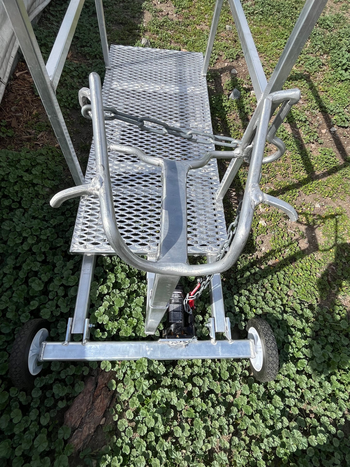 ALUMINUM HYDRAULIC SHEEP TRIM STAND