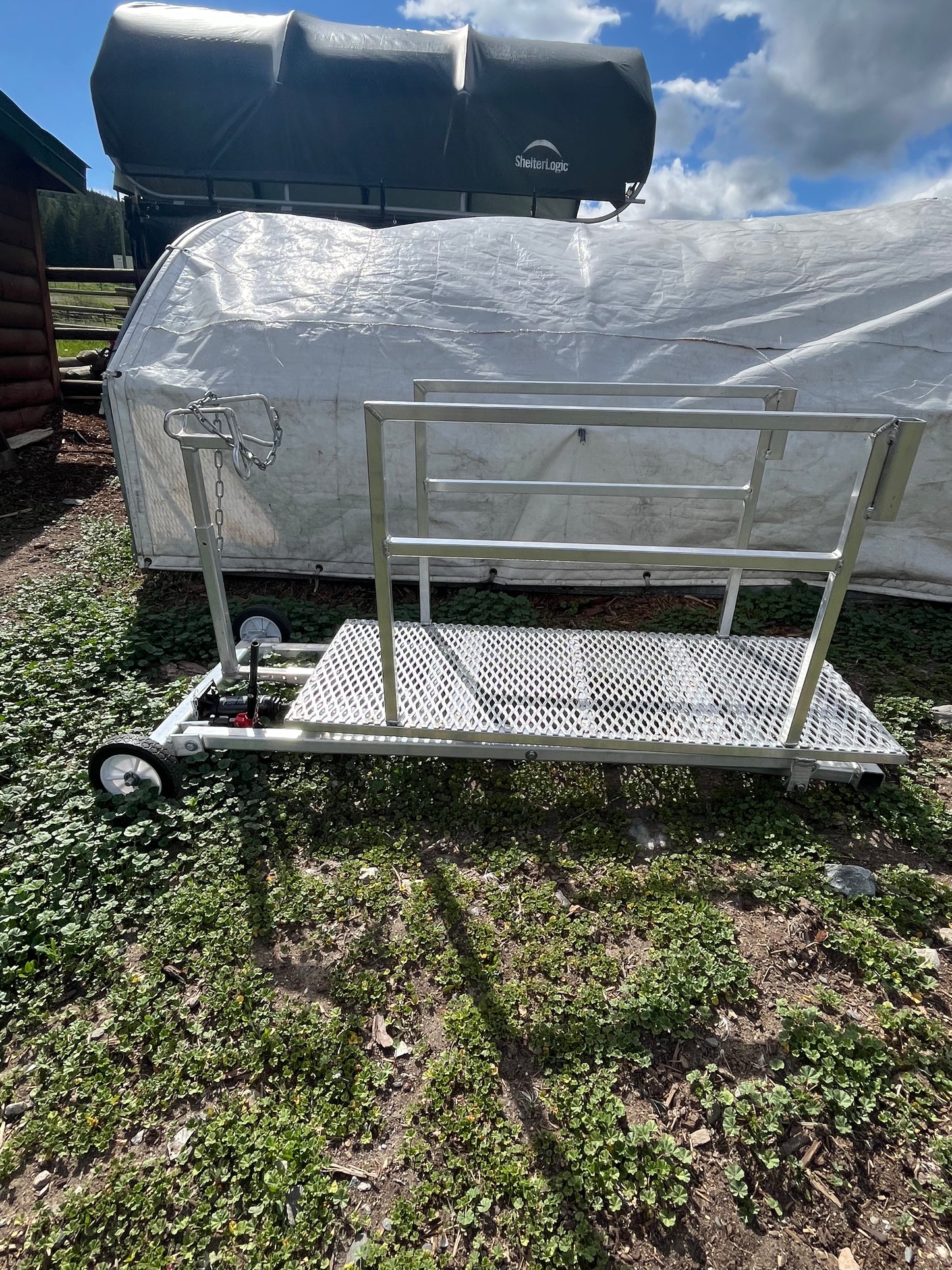 ALUMINUM HYDRAULIC SHEEP TRIM STAND